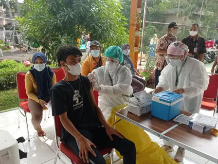 Sentra Vaksinasi COVID-19 di RPTRA Pulo Besar Targetkan 250 Peserta per Hari