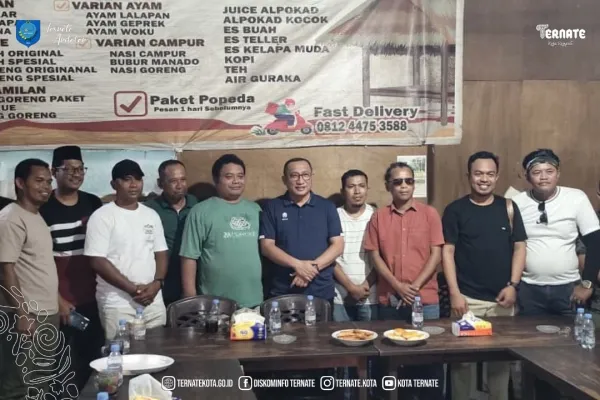 Wali Kota Ternate Dialog dengan Komunitas Kedai Katu Halsel di Sela Pelantikan KB-PII
