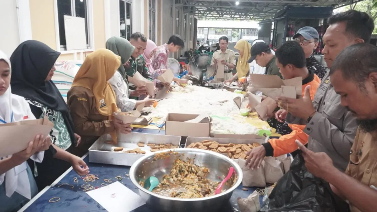 Dinsos P2KB Salurkan Bantuan untuk 2.450 Pengungsi Banjir di Pekalongan
