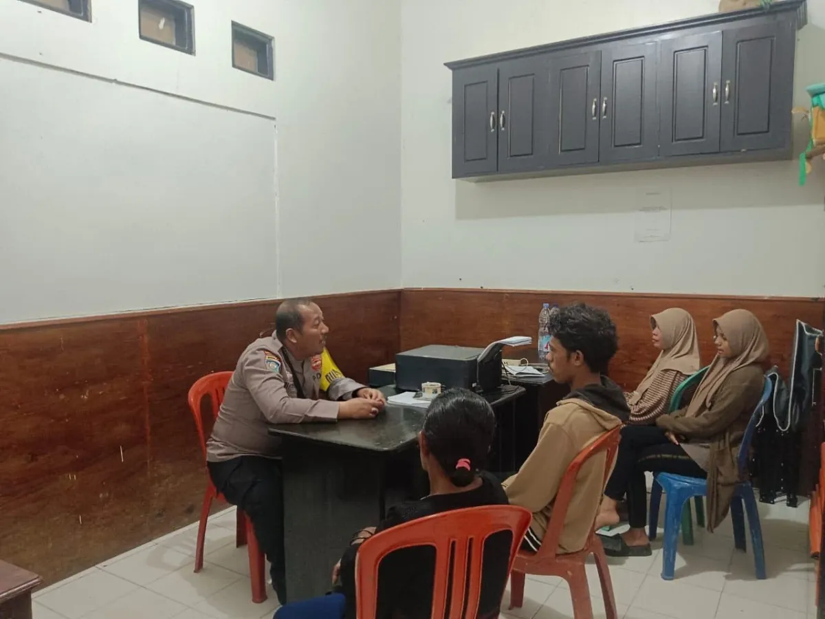 Bhabinkamtibmas Debowae Gelar Penyuluhan Kamtibmas untuk Tingkatkan Kesadaran Hukum Warga