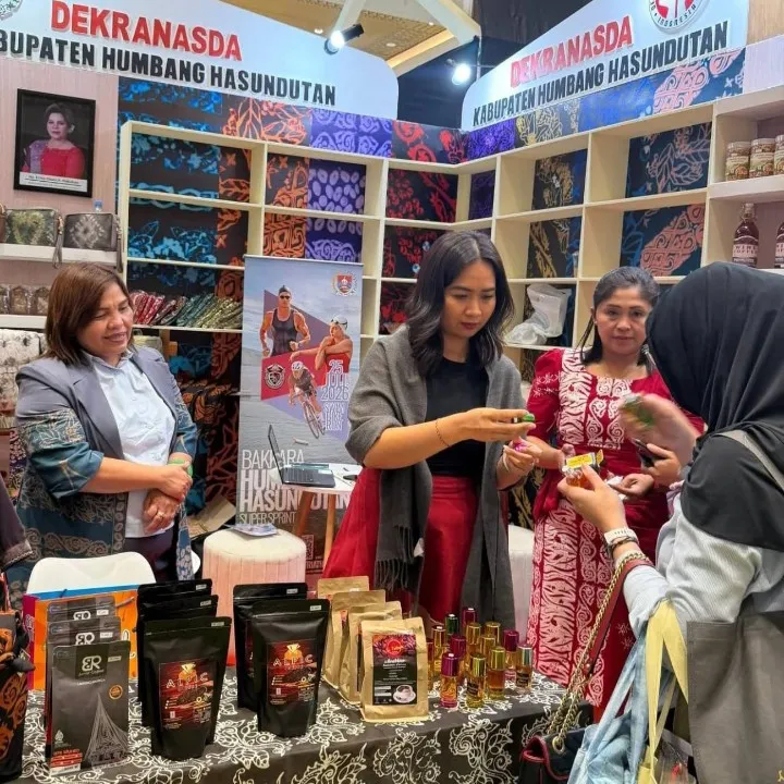 Wamenpar Ni Luh Puspa Dukung UMKM Humbang Hasundutan di Inacraft 2026