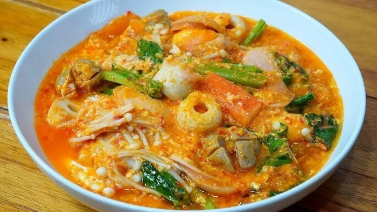 Seblak: Kuliner Khas Bandung yang Semakin Populer di Berbagai Kalangan