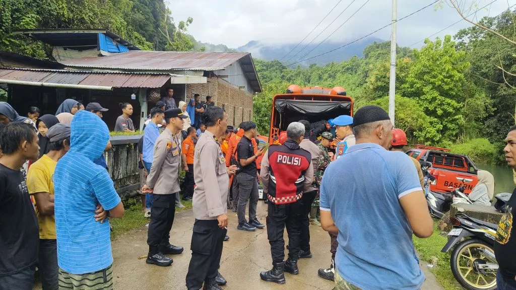Tim SAR Fokus Pencarian di Lokasi Diduga Jatuhnya Pesawat ATR 400 di Maros