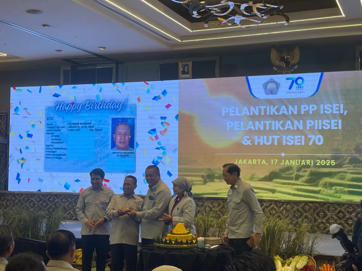 Pelantikan Pengurus Pusat ISEI Periode 2024-2027: Komitmen untuk Mendorong Program Asta Cita