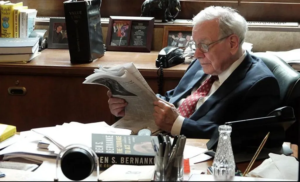 Rekomendasi Buku Investasi Terbaik dari Warren Buffett