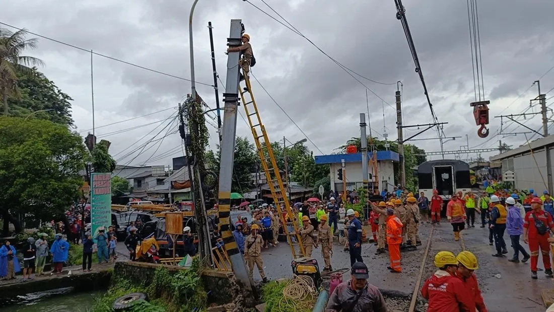 KAI Lakukan Pemulihan Infrastruktur Usai KA Bandara Tertemper Truk
