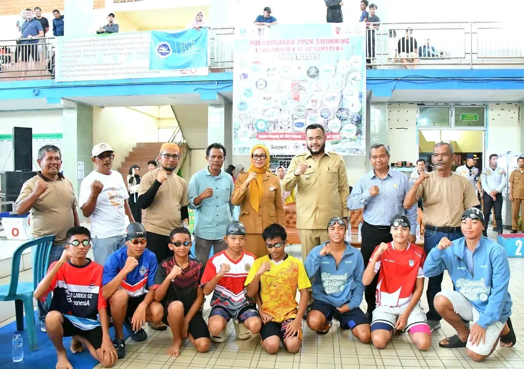 Wali Kota Fadly Amran Resmikan Kejuaraan Renang Minangkabau Open 2026 di Padang