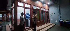 Polsek Sananwetan Lakukan Patroli Malam di Obyek Perbankan untuk Cegah Kejahatan