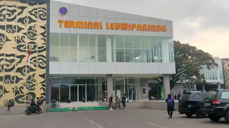 Terminal Leuwipanjang: Pintu Masuk Kota Bandung dari Arah Barat