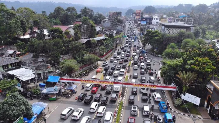 Kenaikan Lalu Lintas Menuju Puncak Selama Libur Imlek Capai 33,89 Persen