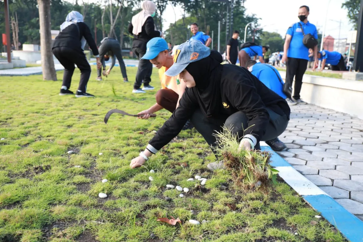 ASN Sidoarjo Laksanakan Kerja Bakti Dukung Gerakan Indonesia ASRI