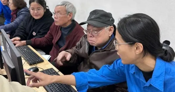 Literasi Digital: Kunci Transformasi Teknologi bagi Lansia di Pedesaan