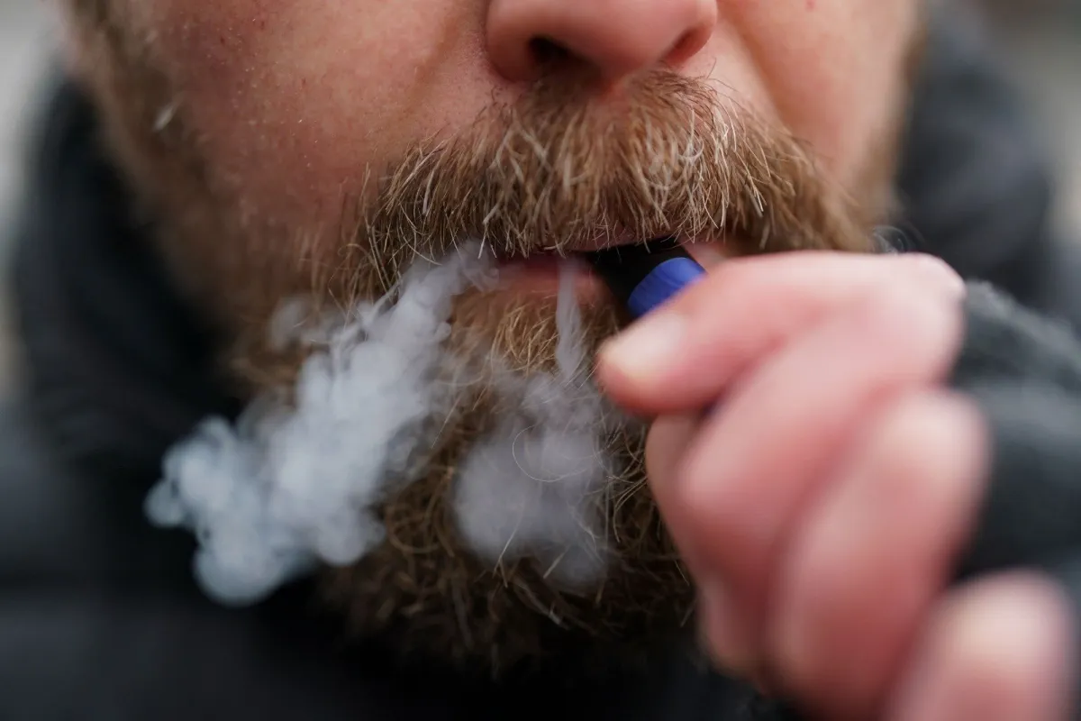 ANSES Peringatkan Bahaya Kesehatan dari Vaping di Prancis