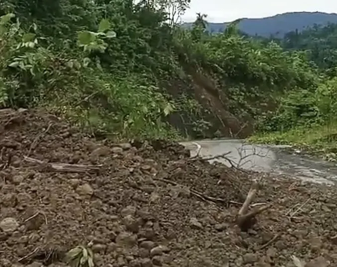 Longsor Tutup Jalan Nasional di Morotai Jaya, Akses Terputus