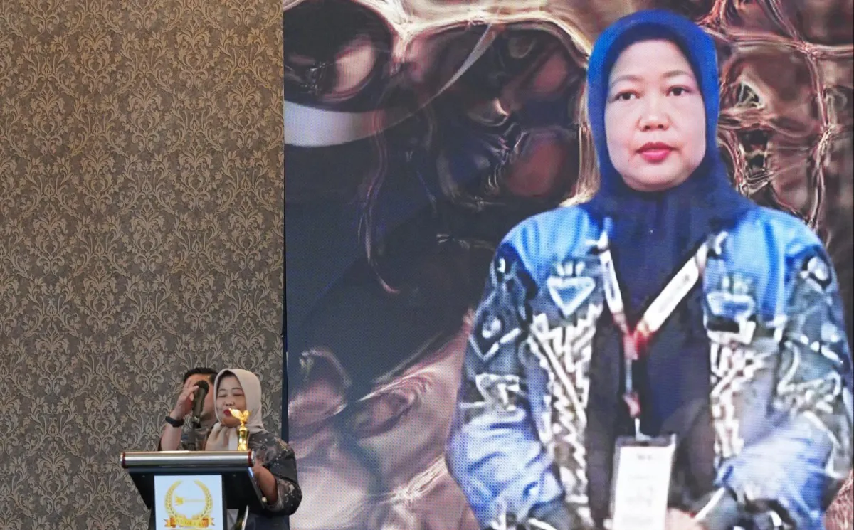 Umi Sjarifah Menerima Anugerah INDOPOSCO 2026