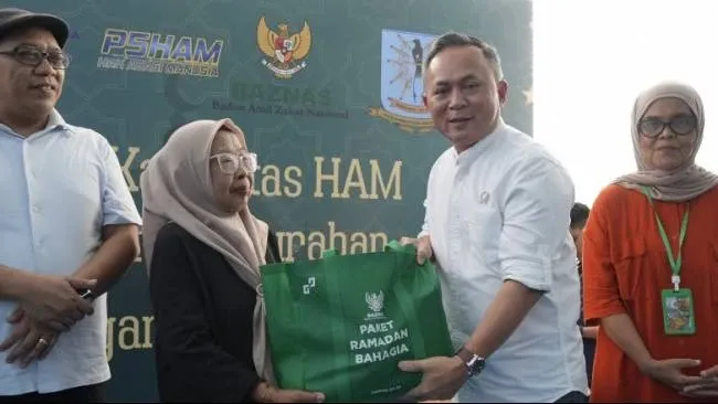 Wamen HAM Serahkan Sembako bagi Keluarga Korban Mei 1998 Jelang Ramadan