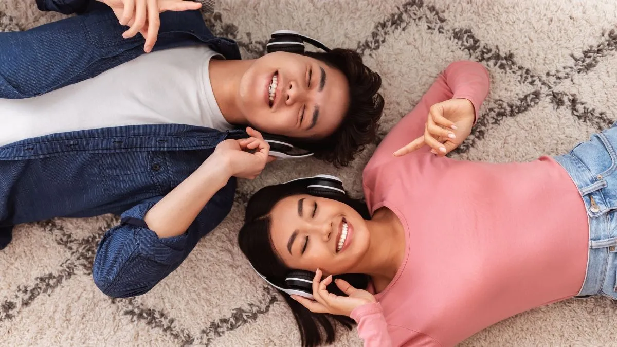 Rekomendasi Lagu untuk Menciptakan Suasana Intim Bersama Pasangan