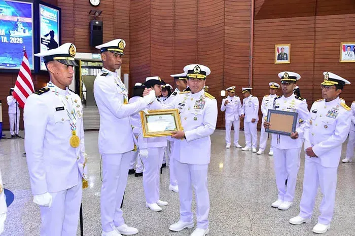 Delapan Atlet TNI AL Dilantik Menjadi Perwira