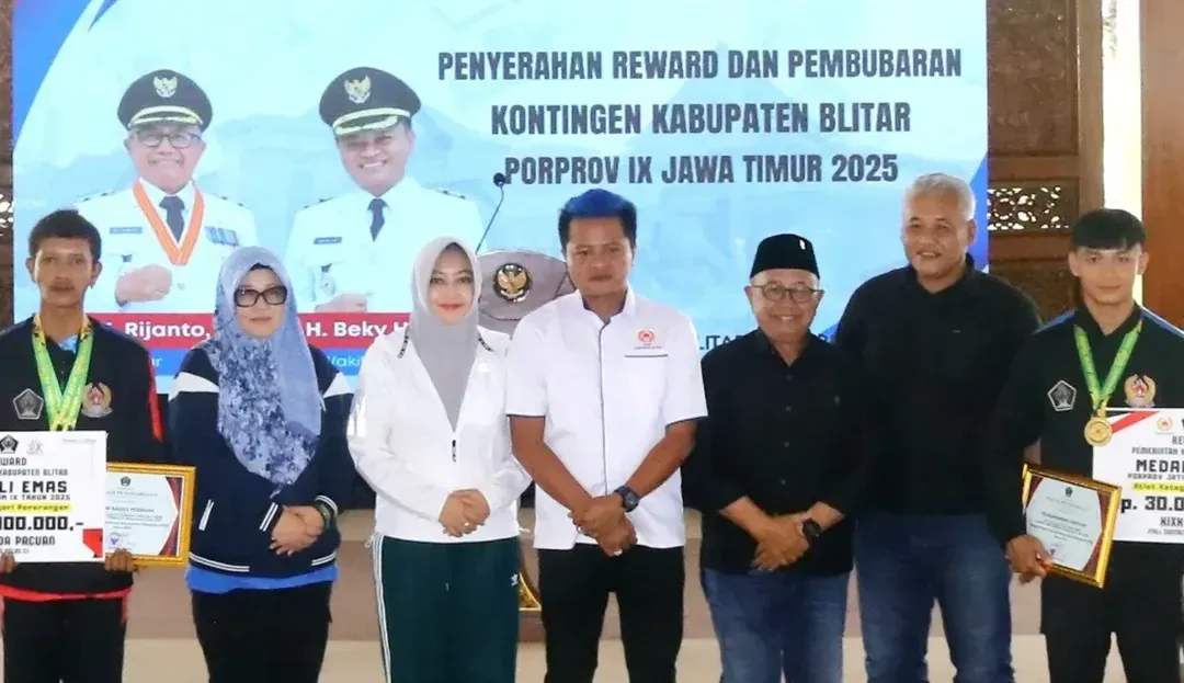 Bupati Blitar Serahkan Reward kepada 135 Atlet Berprestasi di PORPROV IX