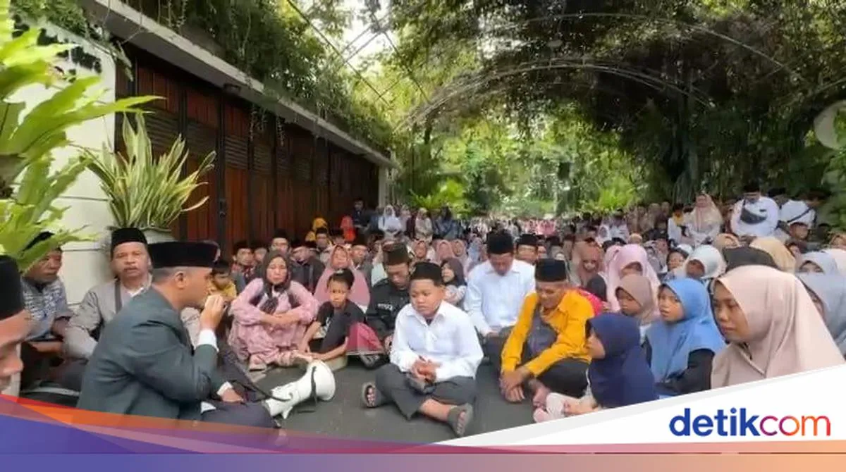 Warga Gelar Tahlilan di Depan Rumah Jokowi, Ajudan Konfirmasi Kejadian