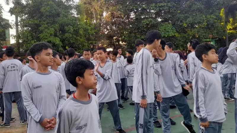 Jumat Sehat: Membangun Kebersamaan dan Kebugaran di MTsN 29 Jakarta