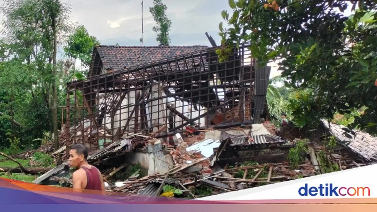 Puluhan Rumah di Tulungagung Rusak Diterjang Angin Kencang