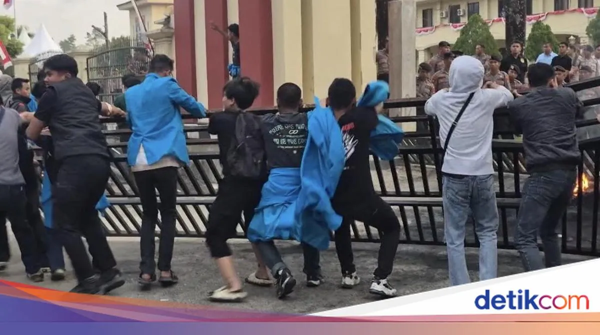 Aksi Massa di Mapolda Sultra Terkait Dukungan untuk Ojol