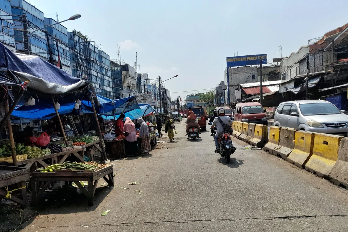 Pembatasan Jam Jualan PKL di Sentra Grosir Cikarang: Tantangan dan Solusi