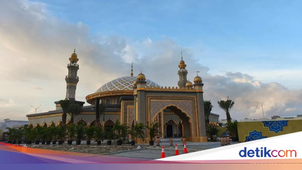 Masjid Al Ikhlas PIK Viral Berkat Desain Mewah dan Kran Emas