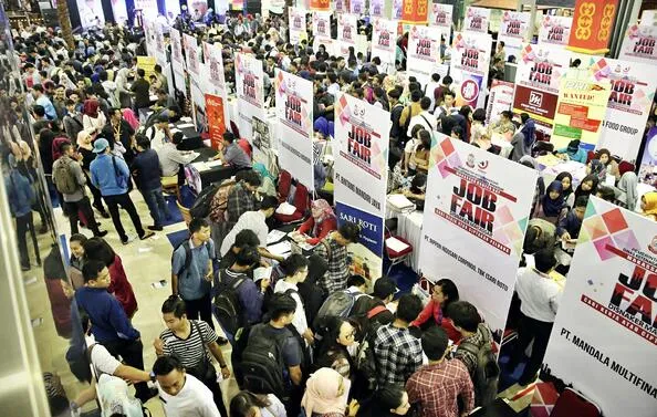 Pemerintah Mempercepat Perluasan Lapangan Kerja Menyongsong Indonesia Emas 2045