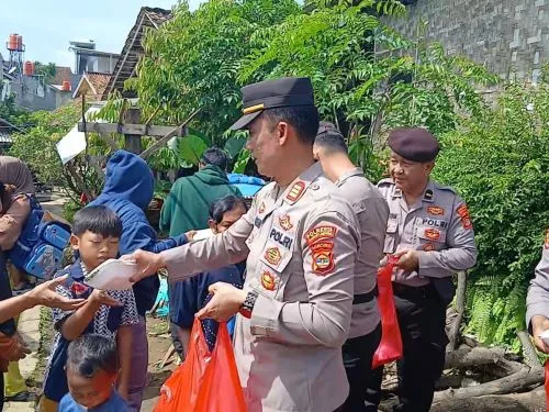 Polsek Telukbetung Utara Gelar Bakti Sosial untuk Warga Kurang Mampu