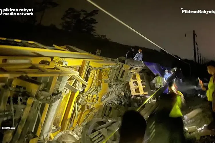 Kecelakaan Kereta Kerja Proyek Kereta Cepat Terjadi di Bandung Barat