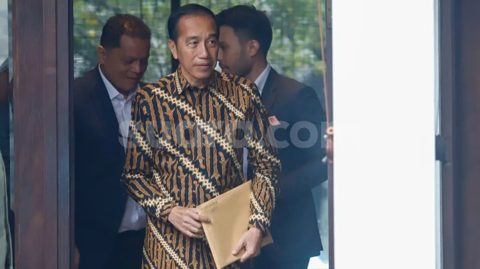 Jokowi Serahkan Isu Ijazah Palsu kepada Tim Kuasa Hukum