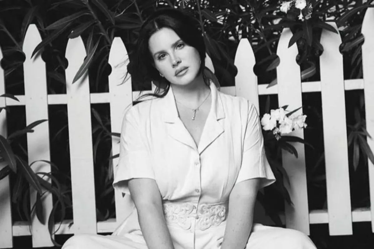 Lana Del Rey Libatkan Suami dalam Penulisan Single Terbaru