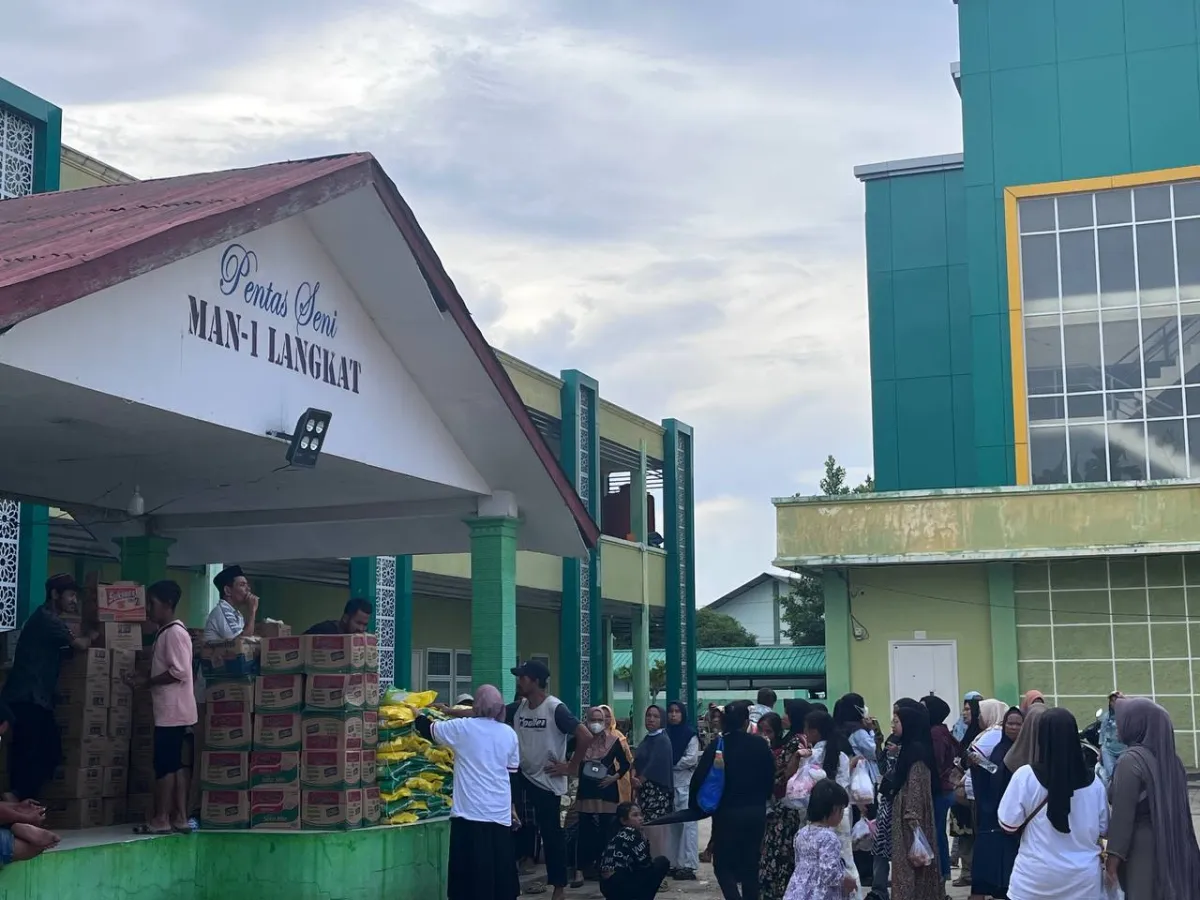 Kondisi Tanjung Pura Membaik, Warga Menghadapi Tantangan Distribusi Logistik Pasca Banjir
