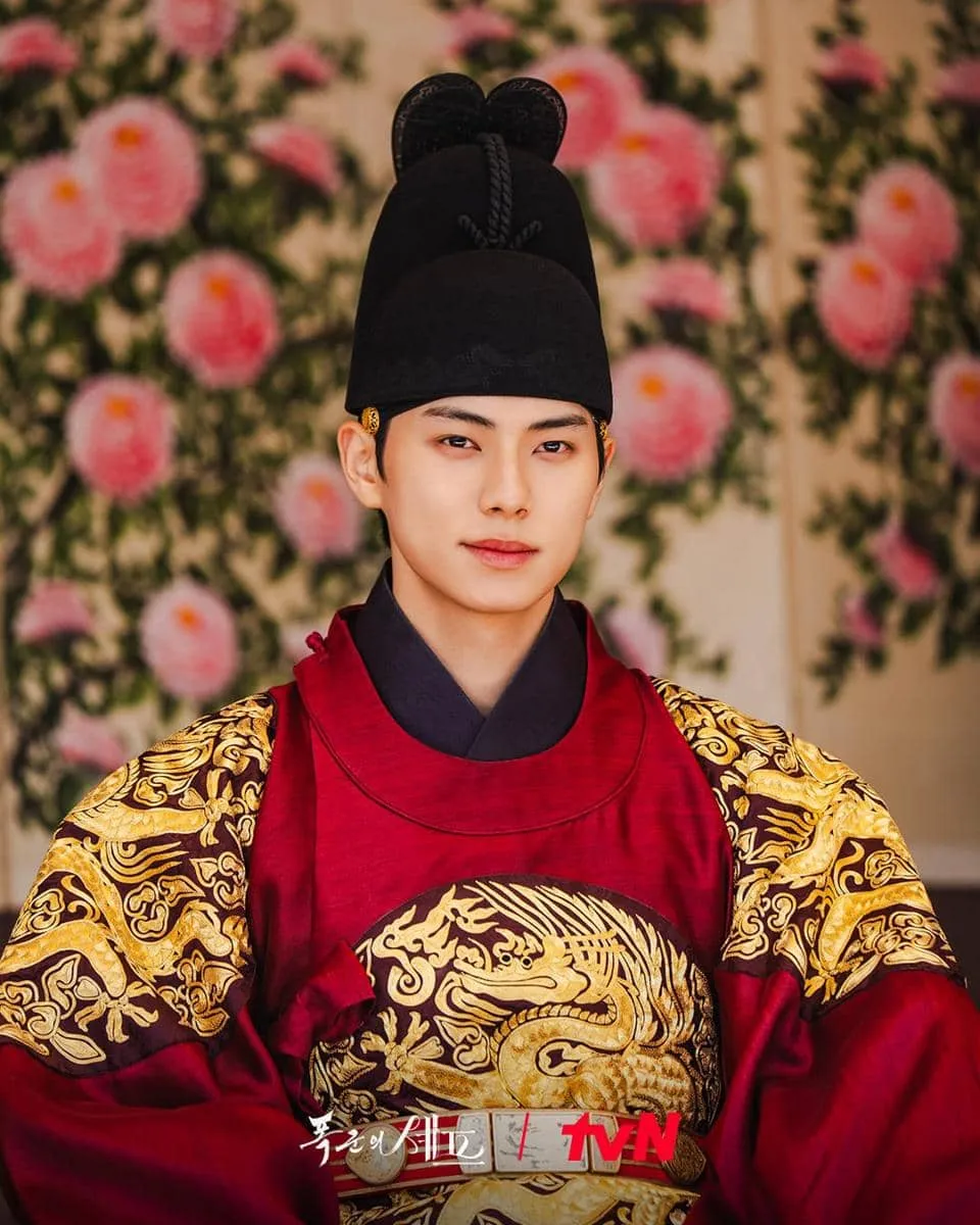 Mengenal Lee Chae Min: Bintang Muda di Balik Kesuksesan Bon Appetit, Your Majesty