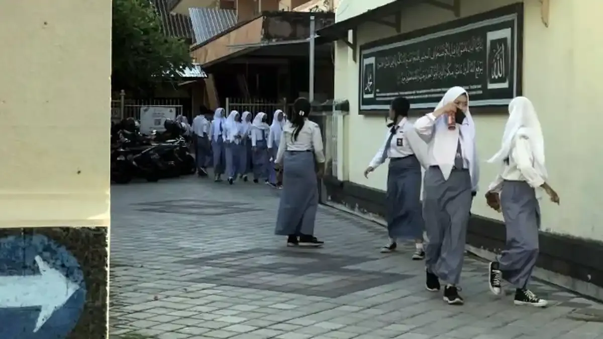 Soal dan Kunci Jawaban Bahasa Indonesia Kurikulum Merdeka Kelas 12 SMA MA Halaman 40