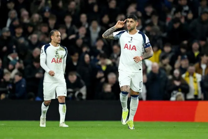 Cristian Romero Dapat Kartu Merah, Tottenham Takluk di Old Trafford