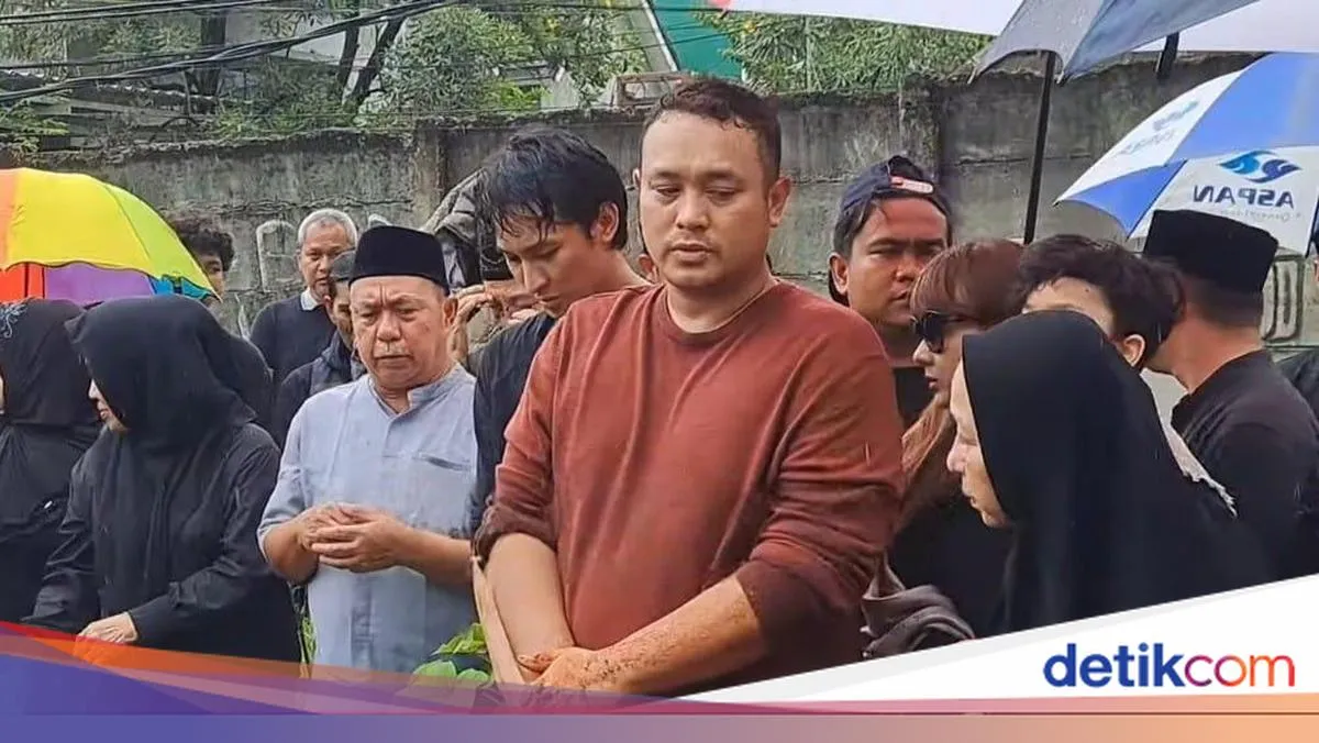 Tiga Selebritas Berduka atas Kehilangan Ayah di Akhir 2025