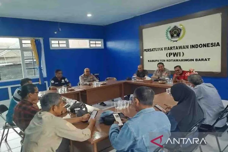 Kapolres Kobar Kunjungi PWI, Perkuat Sinergi dengan Insan Pers