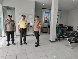 Polsek Gampengrejo Lakukan Patroli Rutin di Kantor Perbankan untuk Cegah Perampokan
