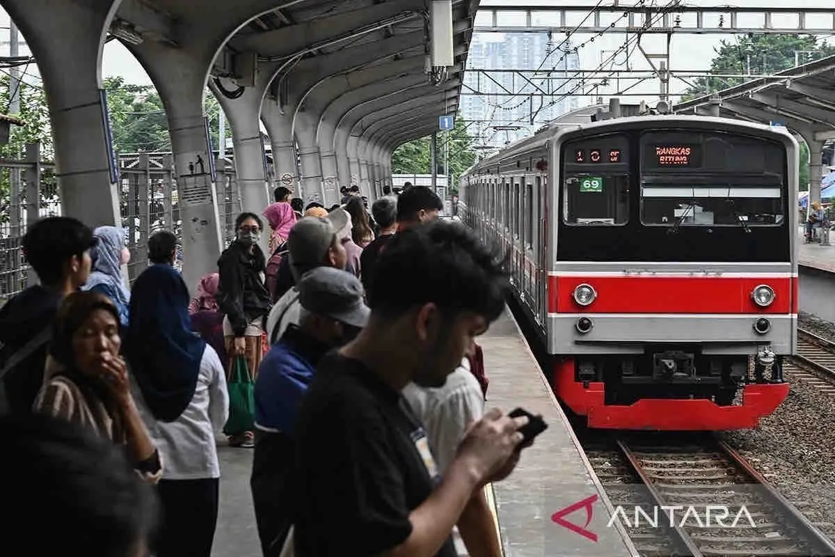 Klarifikasi Program Kartu Lansia untuk Naik KRL: Hoaks atau Fakta?