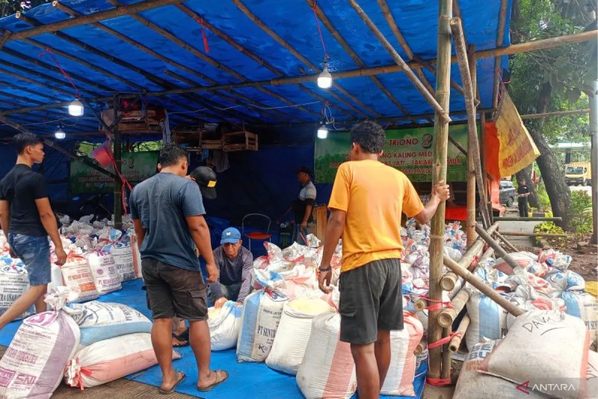 Kolang-kaling Jadi Primadona Saat Ramadhan di Pasar Induk Kramat Jati