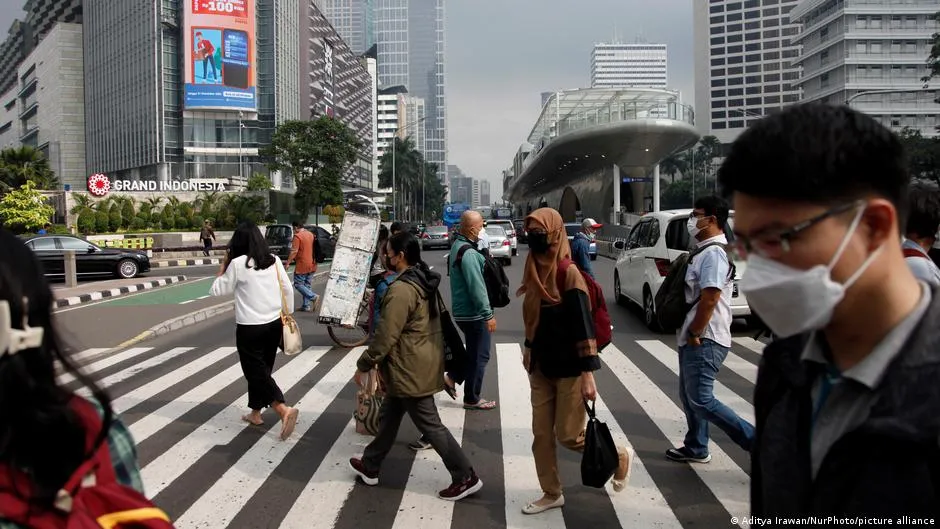 Pekerja Usia 30-an Hadapi Tantangan Karier di Era Digital