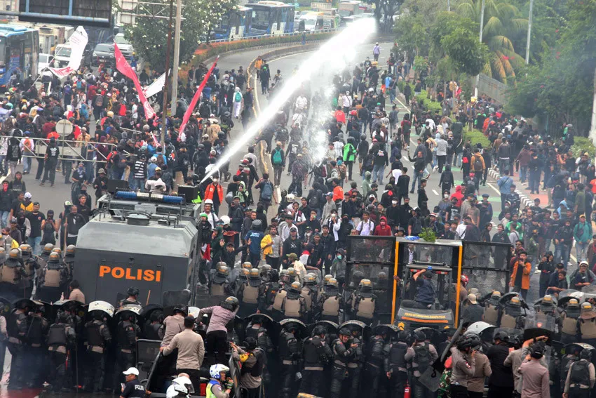 Ribuan Buruh PT Long Rich Cirebon Gelar Aksi Tolak Pemotongan Fasilitas Makan