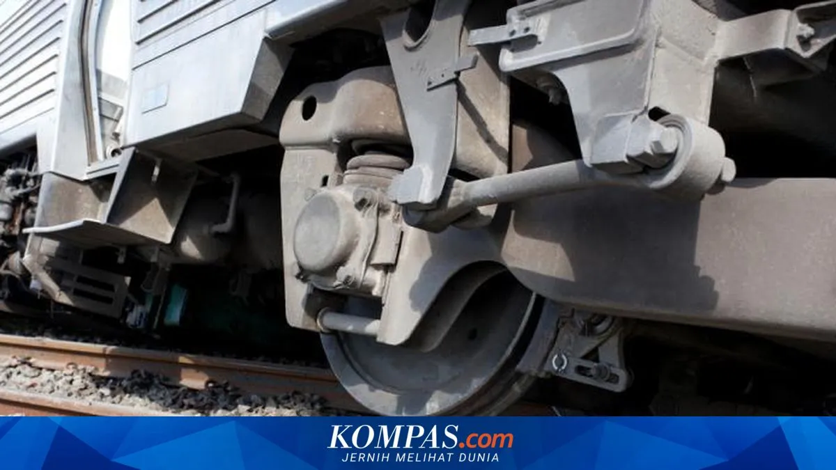Pengendara Motor Perempuan Tewas Tertabrak Kereta di Kebon Jeruk