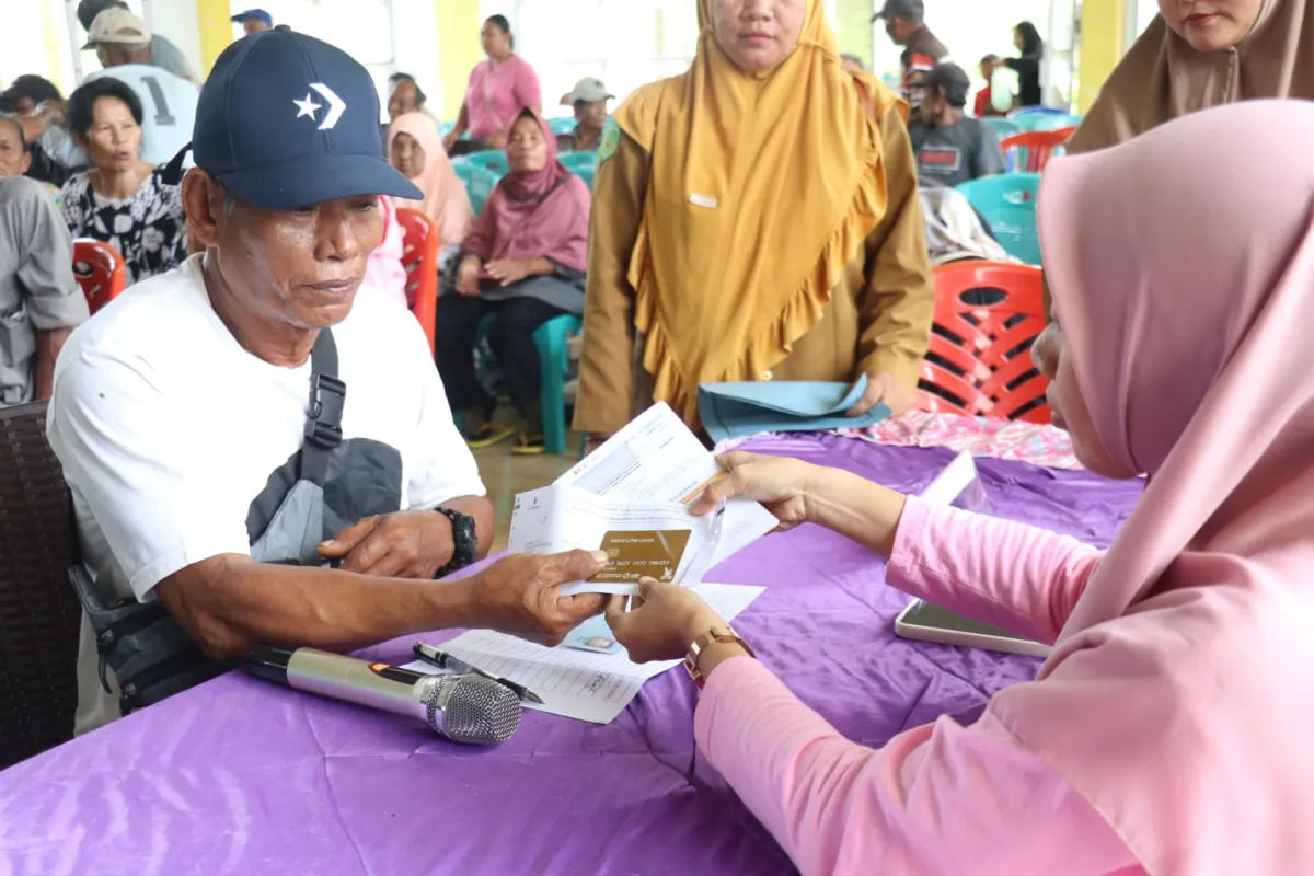 Penyaluran Kartu ATM Lansia di Luwu Timur Berlangsung Lancar