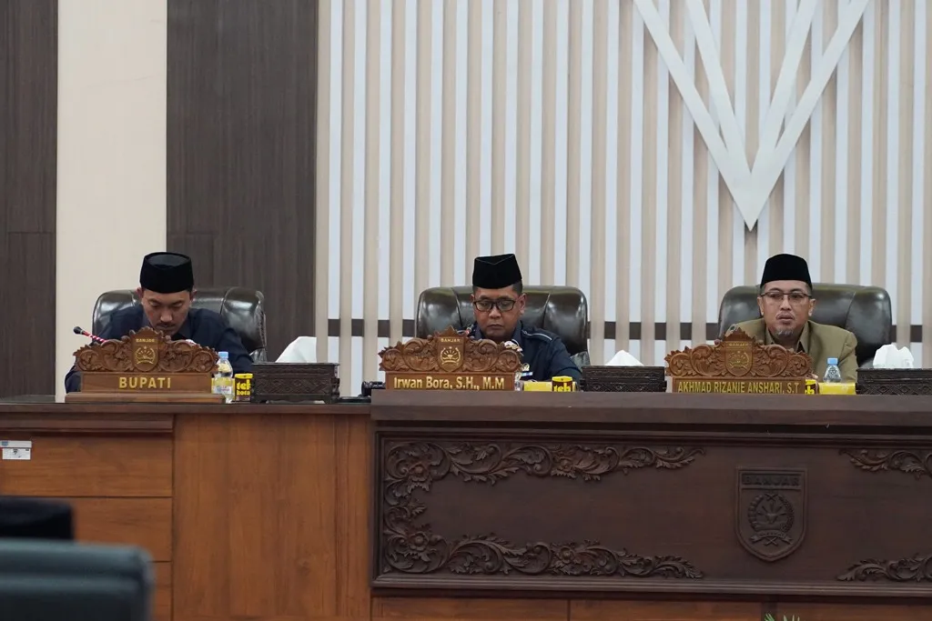 Bupati Banjar Tegaskan Pemberdayaan Koperasi dan UMKM Lewat Raperda