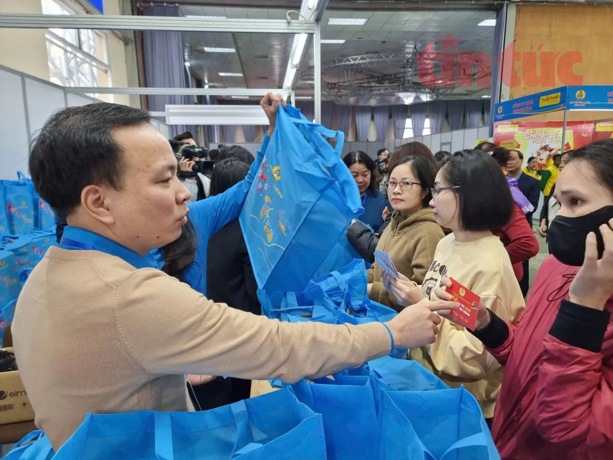 Pasar Tet Serikat Buruh 2026: Wujud Kepedulian Terhadap Pekerja di Hanoi