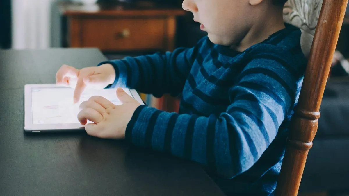 Panduan Sehat Mengelola Penggunaan Digital untuk Anak di Bawah 10 Tahun
